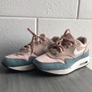 Nike Women’s Air Max 1